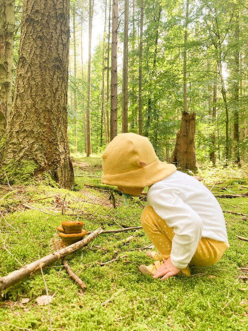 Sonnenhut für Babys und Kleinkinder aus Upcycling Wolle in deiner Wunschfarbe