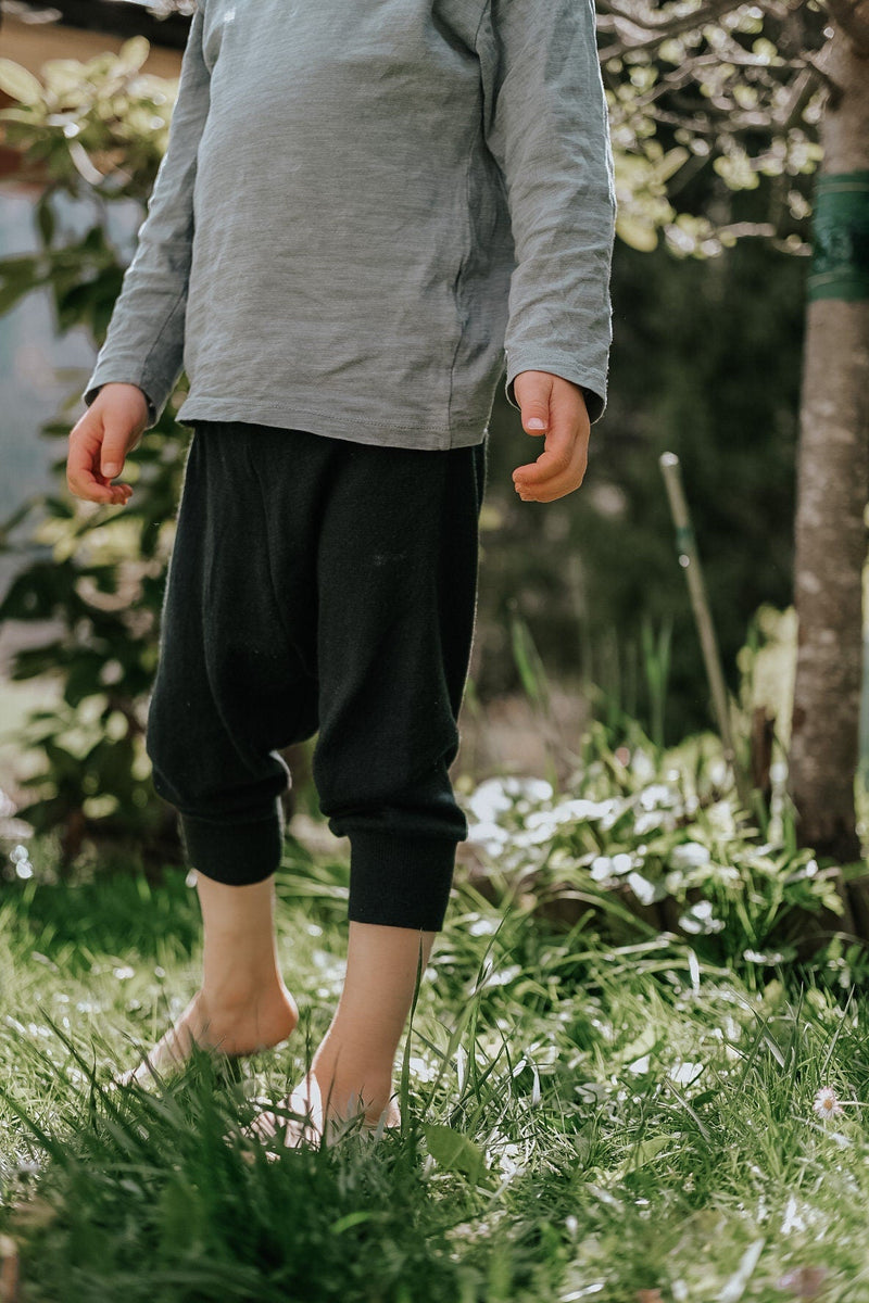 Knickerbocker-Hose für Babys und Kleinkinder aus Upcycling Wolle in der Farbe deiner Wahl