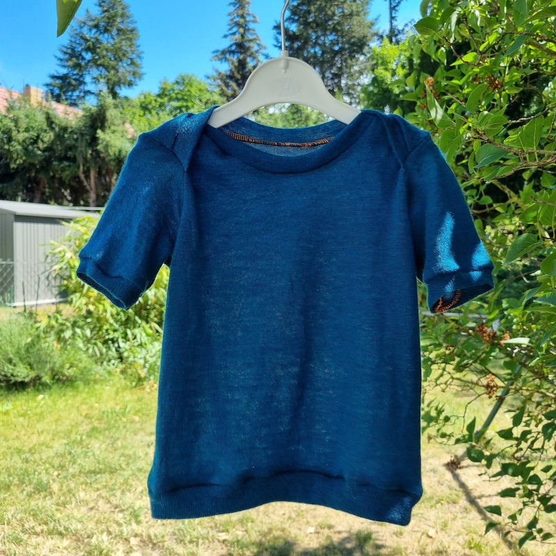 T-Shirt für Babys und Kleinkinder aus Upcycling Wolle in der Farbe deiner Wahl