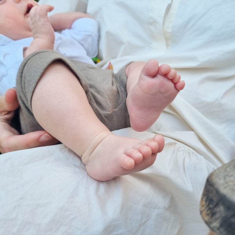 Kurze Hose Shorts für Babys und Kinder aus Upcycling Wolle in deiner Wunschfarbe