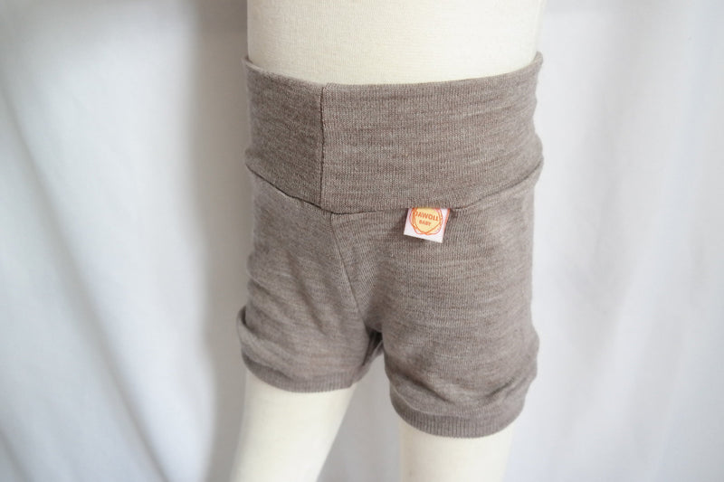 Kurze Hose Shorts für Babys 74/80 aus 100 % Upcycling Wolle in Hell-Grau-Braun