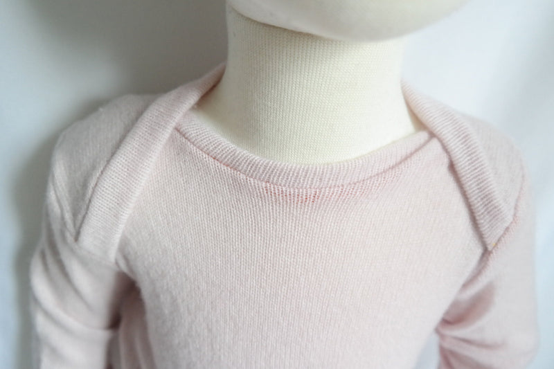 Pullover für Babys 74/80 aus 100 % Upcycling-Kaschmir in Zartrosa