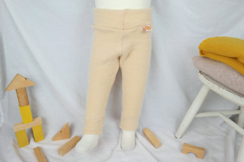 Wollwalk Outdoor-Hose für Babys 74/80 aus Upcycling Kaschmir in Vanillepudding Beige