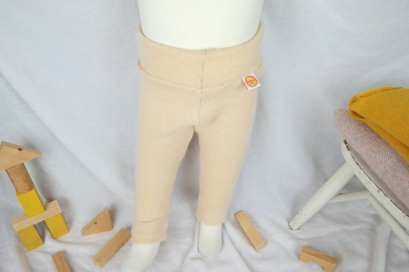 Wollwalk Outdoor-Hose für Babys 74/80 aus Upcycling Kaschmir in Vanillepudding Beige