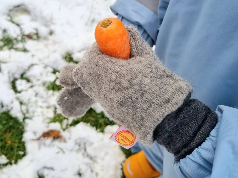 Gloves mittens for children made of upcycled wool in grey