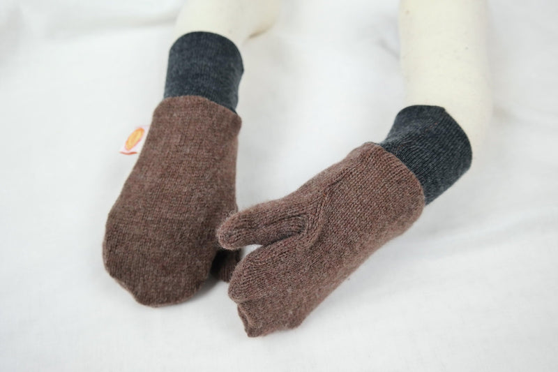 Gloves mittens for children made of upcycled wool in brown and dark grey