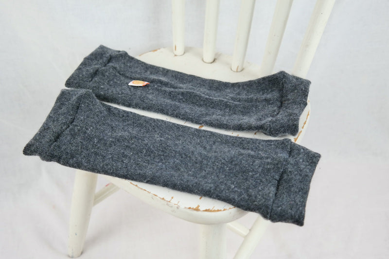 Cuffs for babies and toddlers made from upcycled cashmere silk in dark grey anthracite