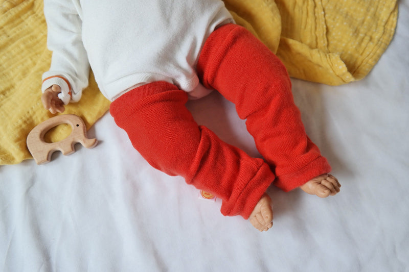 Leg warmers for babies 0-6 M made of upcycled cashmere in coral red