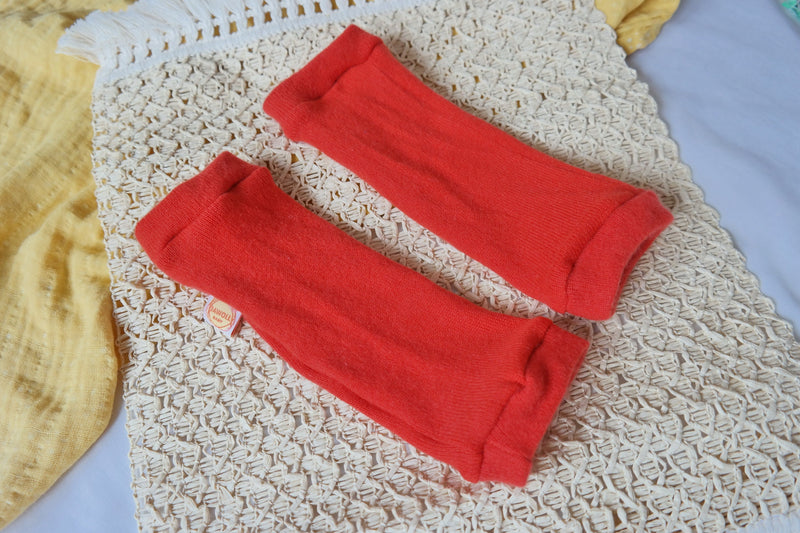 Leg warmers for babies 0-6 M made of upcycled cashmere in coral red