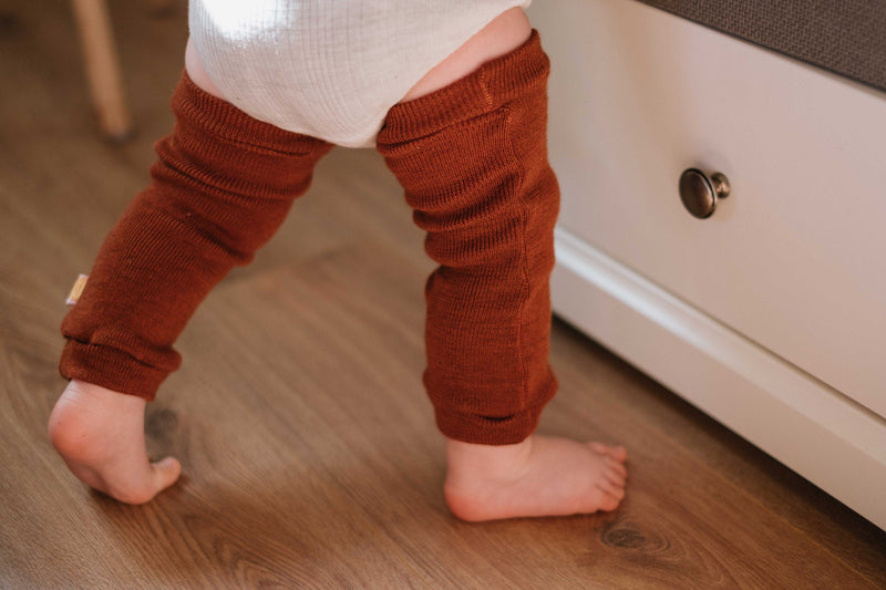 Leg warmers for babies 0-6 M made of upcycled cashmere in coral red