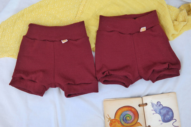 Kurze Hose Shorts für Kleinkinder 98/104 aus 100 % Upcycling Wolle in Dunkelrot