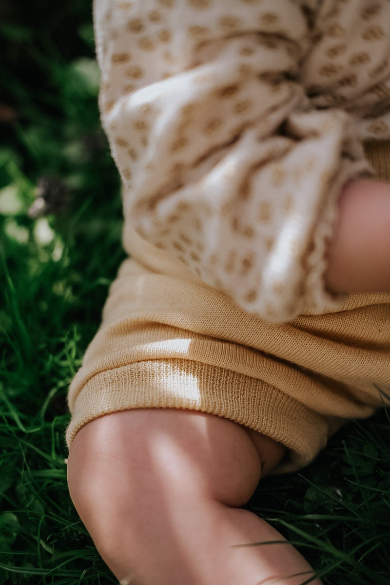 Kurze Hose Shorts für Kleinkinder 98/104 aus 100 % Upcycling Merino-Wolle in Rost-Orange