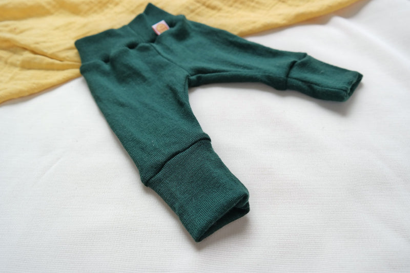 Growing pants for premature babies 40/44 made from upcycled wool in fir green