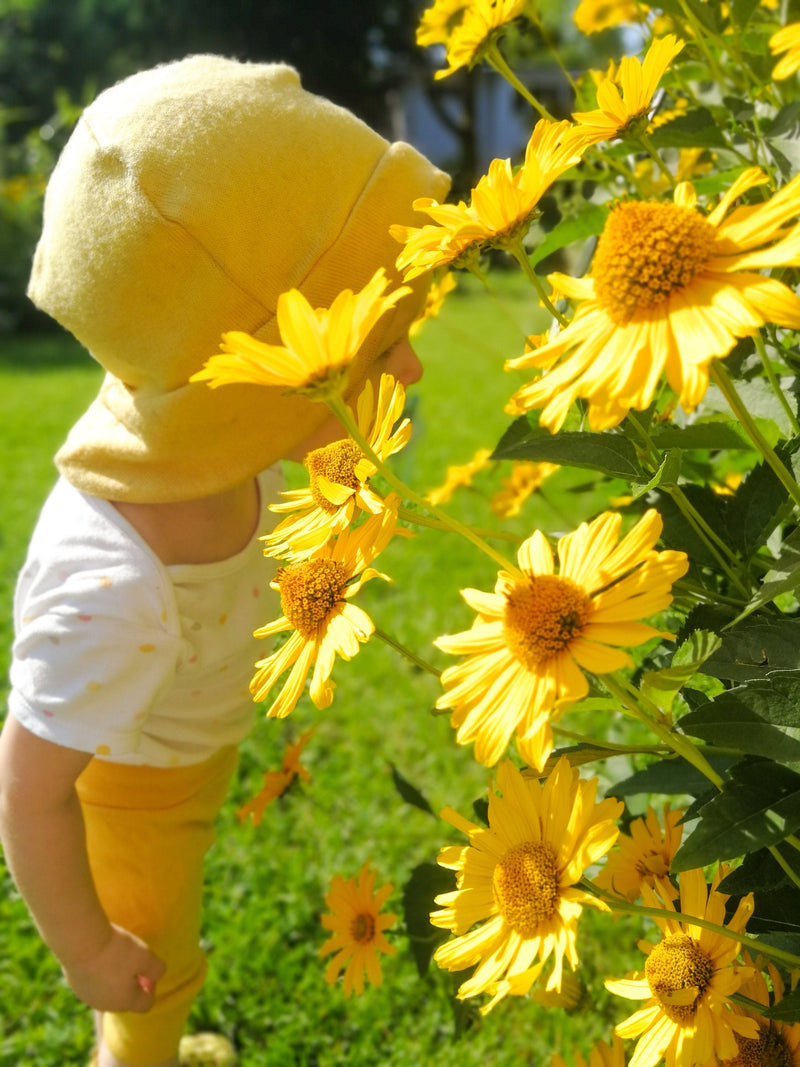 Sonnenhut Sommermütze Baby mit Nackenschutz aus 100 % Upcycling Merinowolle in Cremeweiß