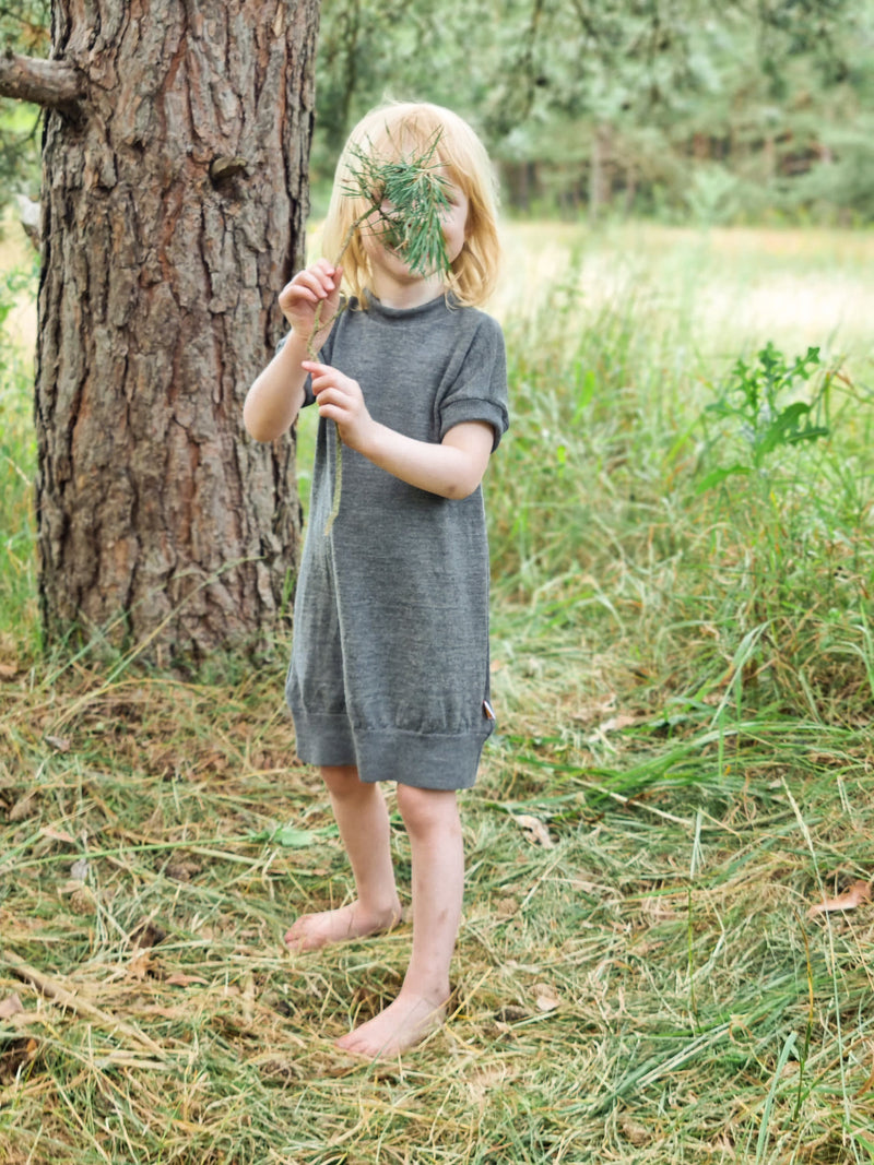 Unisex-Kleid Longshirt 110/116 aus 100% Upcycling Wolle in Braun