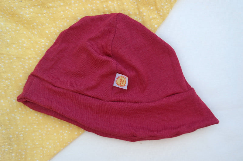 Sun hat baby KU 42-45 with neck protection made of 100% upcycled wool in raspberry red