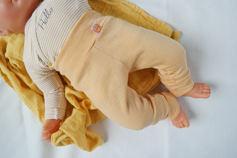 Mitwachs-Hose für Babys 62/68  aus Upcycling Wolle in Pfirsichgelb