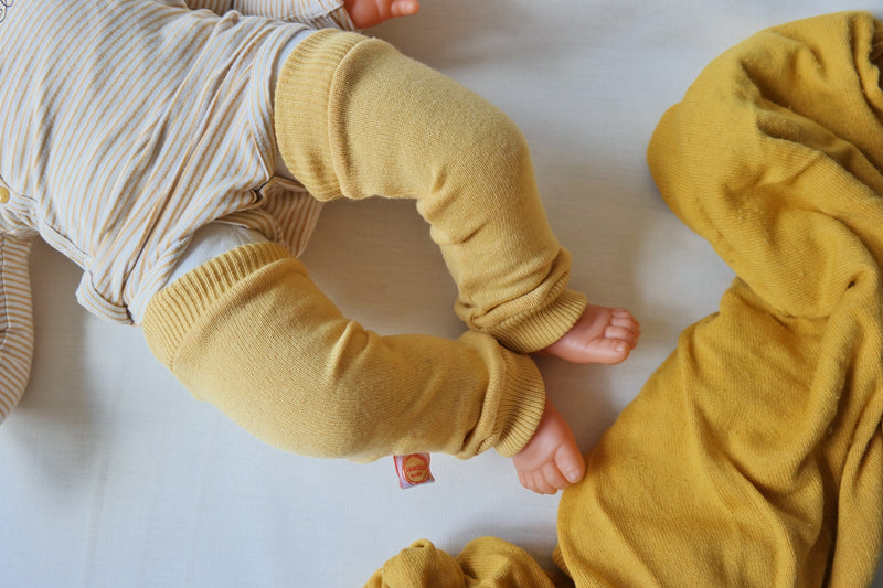 Leg warmers for babies 6-12M made of upcycled silk and cashmere in sunflower yellow