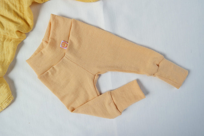 Mitwachs-Hose für Babys 62/68  aus Upcycling Wolle in Pfirsichgelb