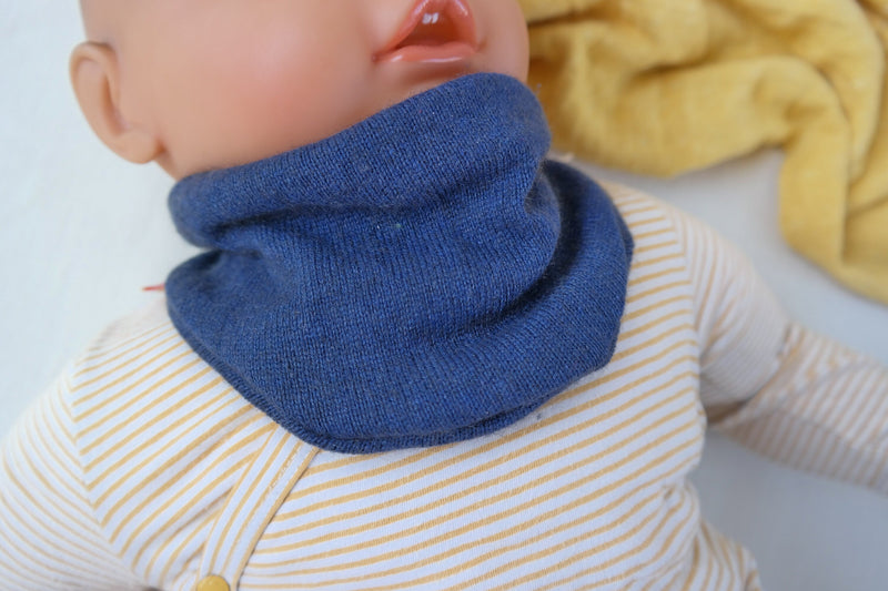 Triangle scarf for babies made of upcycled silk &amp; cashmere in dark blue