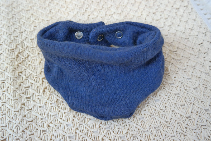 Triangle scarf for babies made of upcycled silk &amp; cashmere in dark blue