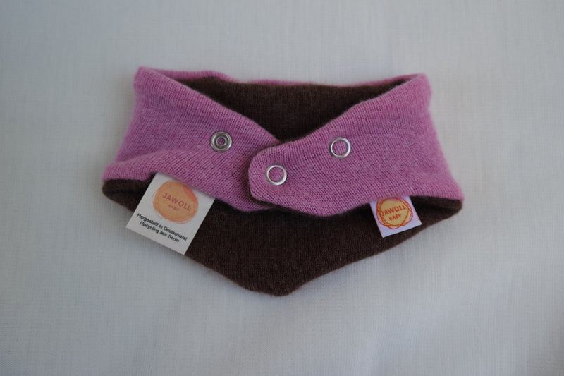 Triangle scarf, growing and reversible for babies made from upcycled cashmere in pink and brown