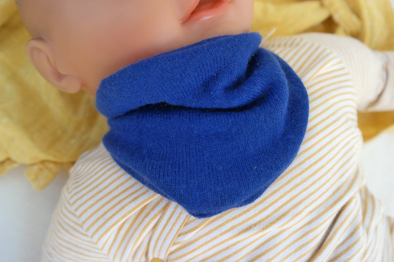 Triangle scarf for babies made of upcycled silk &amp; cashmere in royal blue