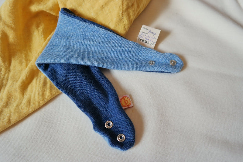 Triangle scarf reversible for babies made of upcycled silk &amp; cashmere in light blue and blue