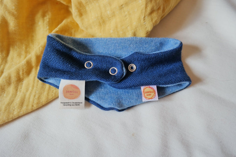 Triangle scarf reversible for babies made of upcycled silk &amp; cashmere in light blue and blue