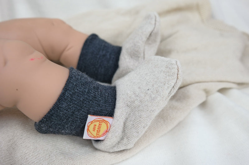 Warm baby shoes 0-3M made of upcycled wool in beige &amp; dark grey