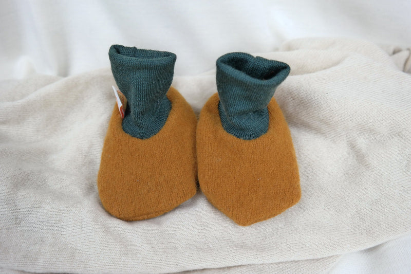 Warm baby shoes made from upcycled wool in mustard yellow &amp; dark green