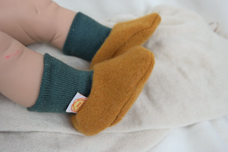 Warm baby shoes made from upcycled wool in mustard yellow &amp; dark green