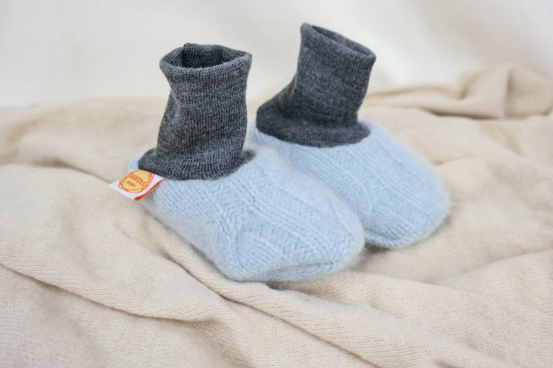 Warm baby shoes 3-6 / 6-12 M made of upcycled cashmere &amp; wool in light blue and grey