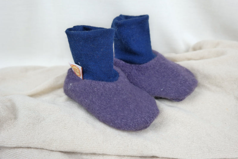 Warm baby shoes 6-12 M made of upcycled wool in purple &amp; blue