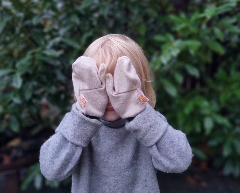 Handschuhe Fäustlinge für Kleinkinder 1-3J  aus Upcycling & Wolle in Beige und Dunkelgrau