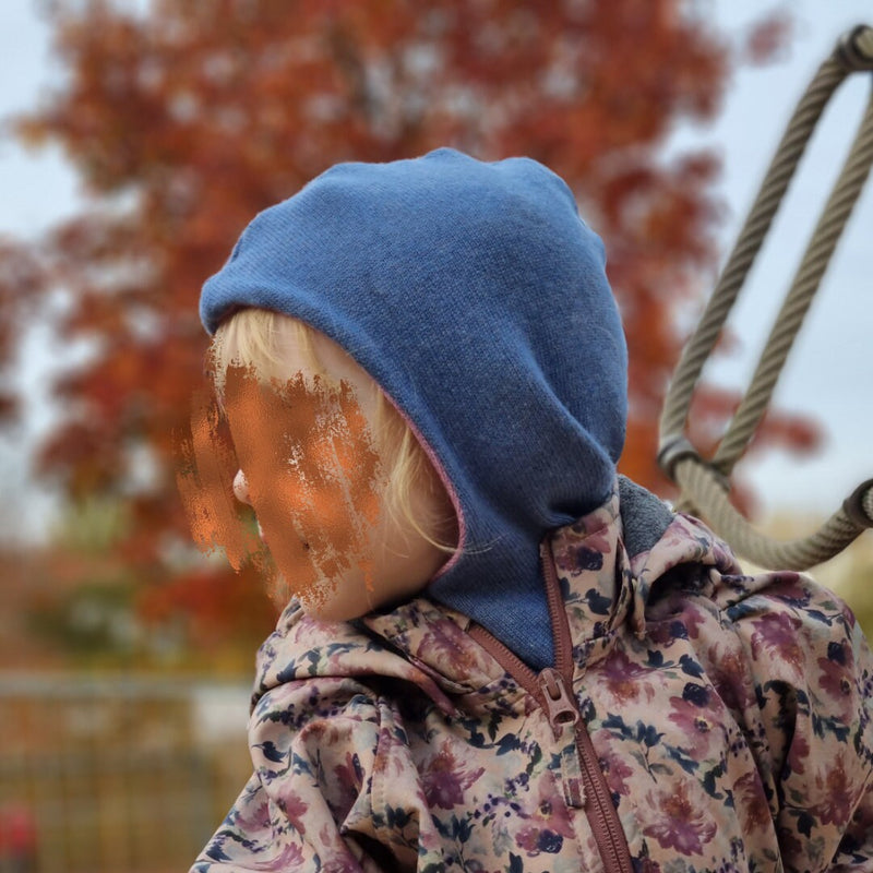 Wende-Schlupfmütze für Babys KU 43 - 48 aus Upcycling Seide & Kaschmir in Hellblau und Dunkelblau