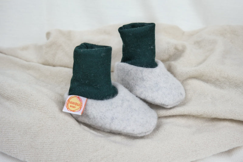 Warm baby shoes made from upcycled cashmere &amp; wool in light grey and dark green