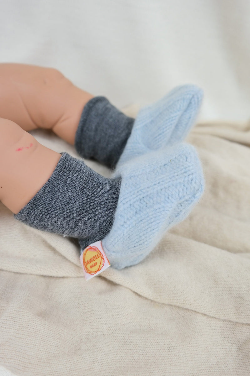 Warm baby shoes 3-6 / 6-12 M made of upcycled cashmere &amp; wool in light blue and grey