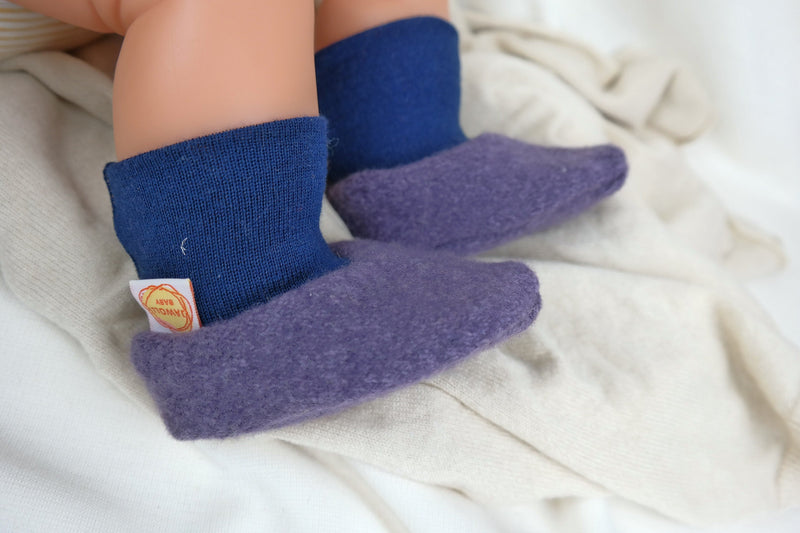 Warm baby shoes 6-12 M made of upcycled wool in purple &amp; blue