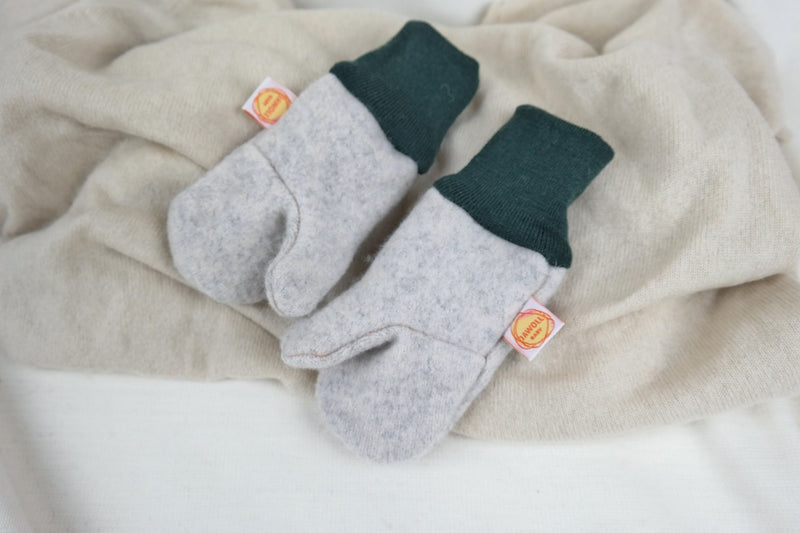 Gloves mittens for children 3-5 years made from upcycled cashmere &amp; wool in light grey and dark green