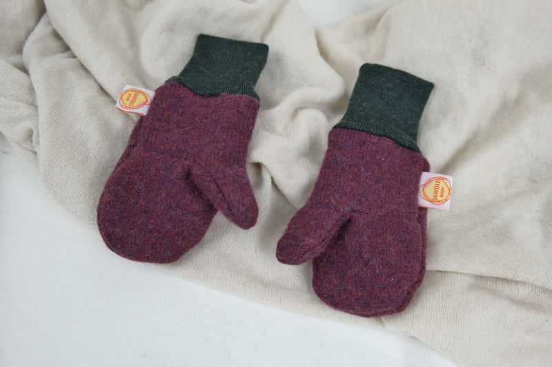 Handschuhe Fäustlinge für Kleinkinder 1-3J  aus Upcycling & Wolle in Pflaume und Dunkelgrün