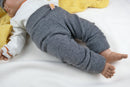 Baby-Set für Neugeborene 50/56 aus Hose und Mütze aus Upcycling Wolle und Kaschmir in Grau - Jawoll Baby