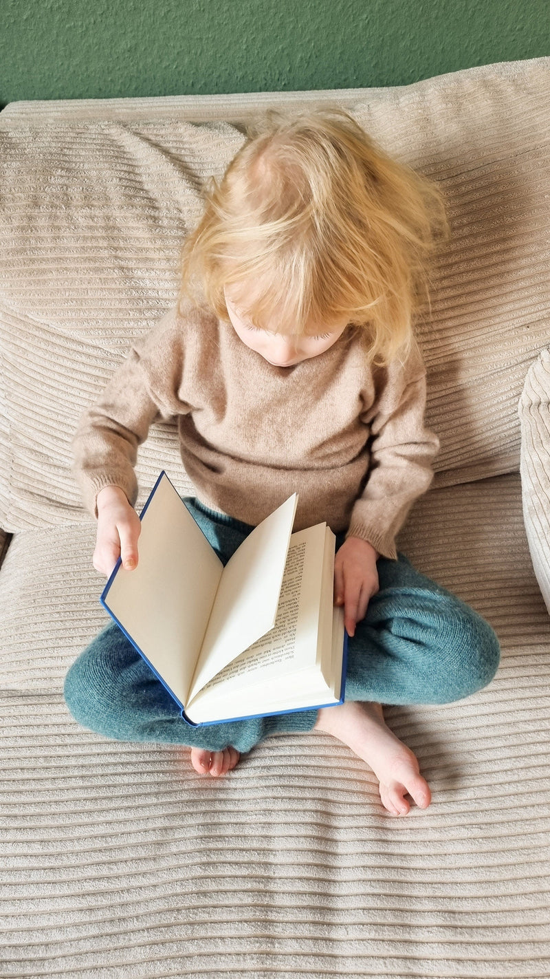 Unisex sweater for babies and children made from upcycled wool or cashmere in the color of your choice