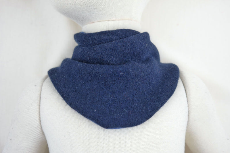 Tuch Schal mitwachsend und wendbar für Kinder aus Upcycling Kaschmir Seide in Gestreift und Dunkelblau