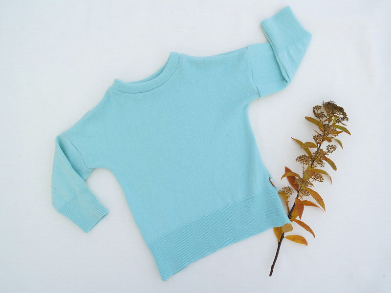 Unisex sweater for babies and children made from upcycled wool or cashmere in the color of your choice