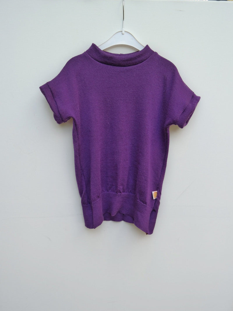 T-Shirt für Babys 86/92 aus leichter Upcycling Wolle in Lila