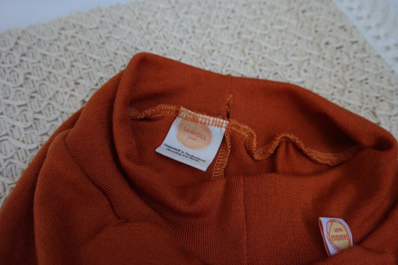 Kurze Hose Shorts für Kleinkinder 98/104 aus 100 % Upcycling Merino-Wolle in Rost-Orange