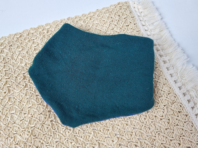 Triangular scarf for children, reversible and grows with the child, made of upcycled wool in blue and green