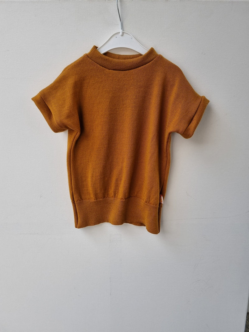 T-Shirt für Babys 86/92 aus leichter Upcycling Wolle in Ockergelb