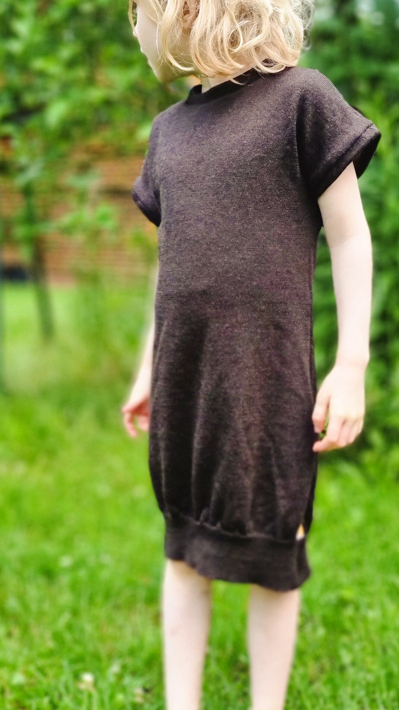 Unisex-Kleid Longshirt 110/116 aus 100% Upcycling Wolle in Braun